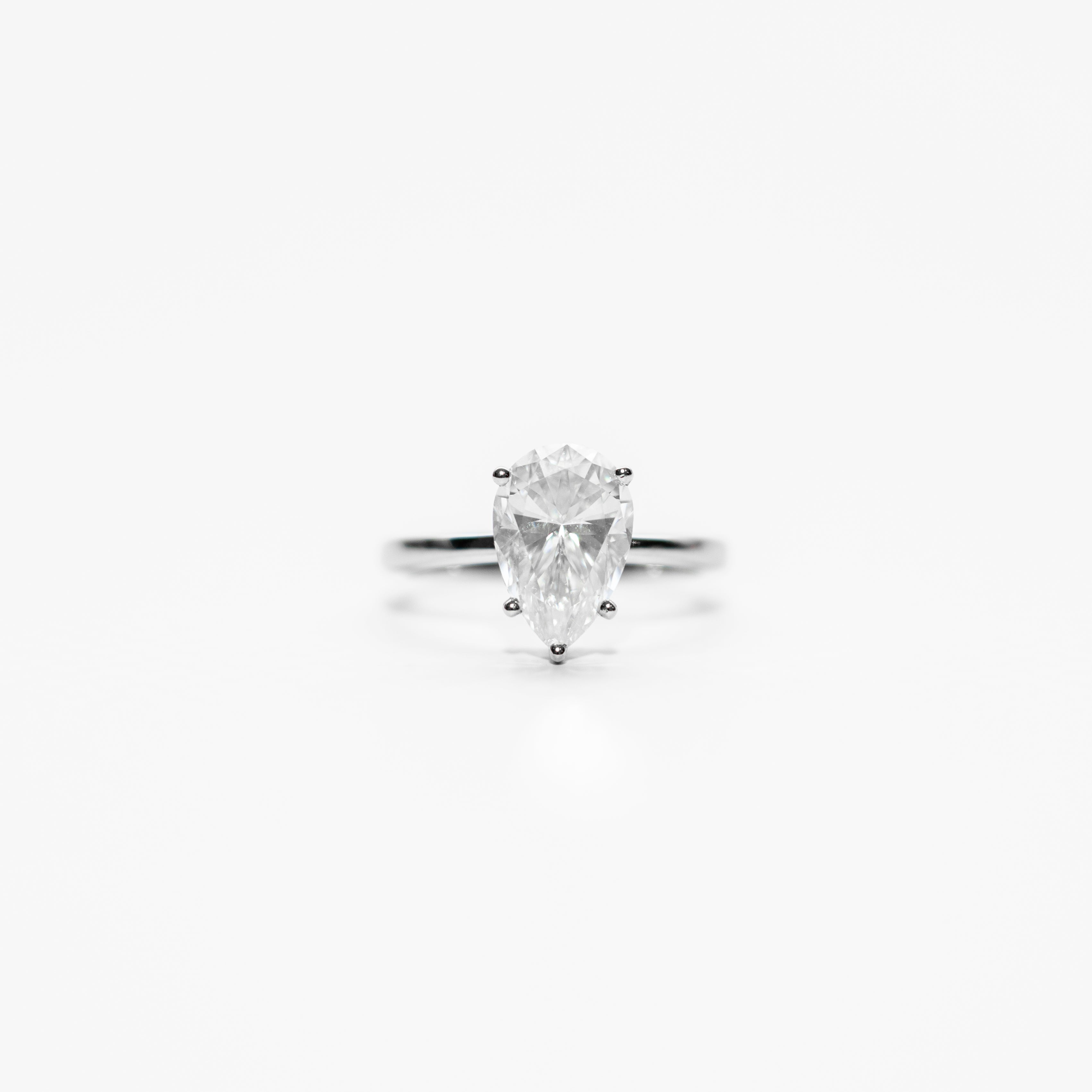 Astaréa Lunéa Oval Ring