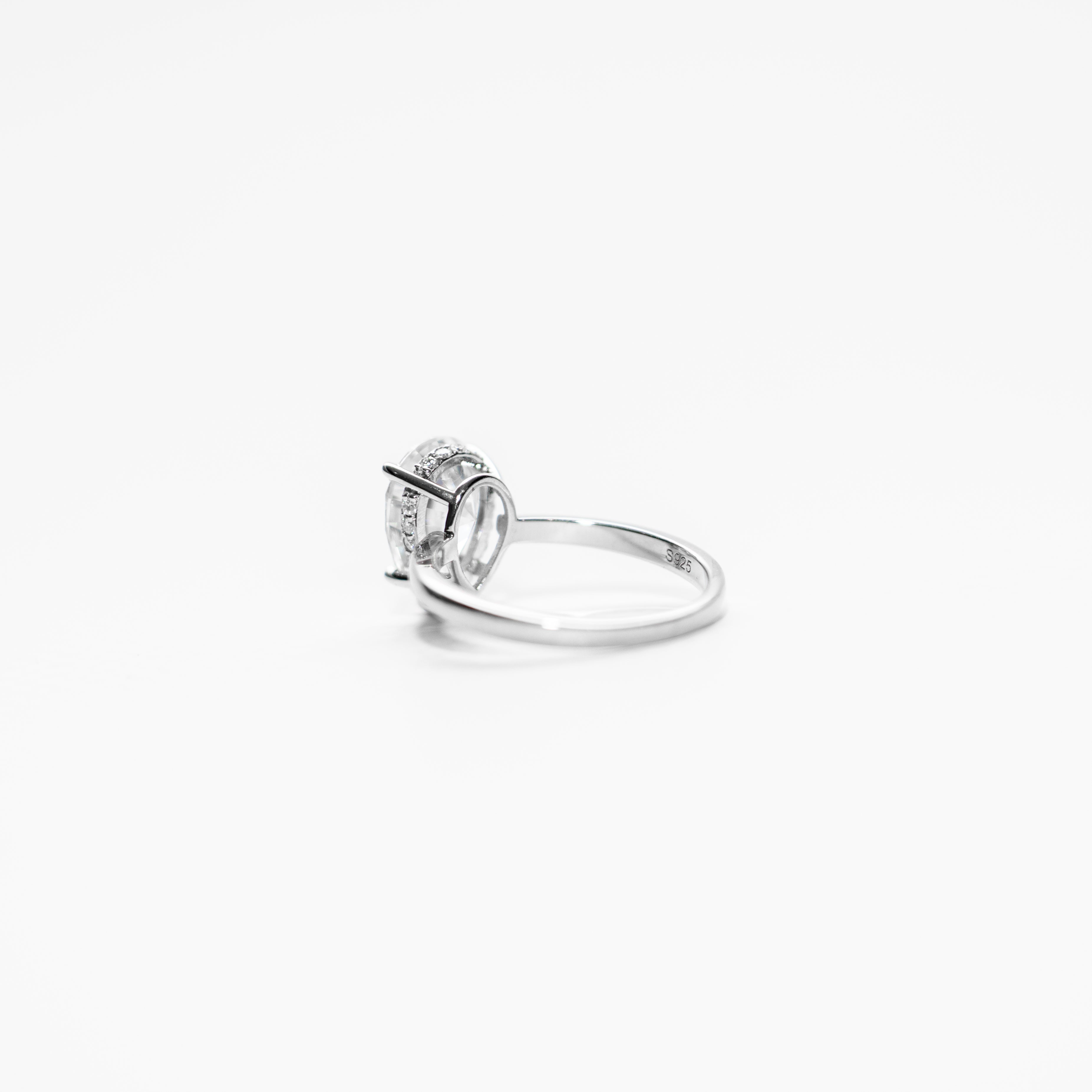 Astaréa Lunéa Oval Ring