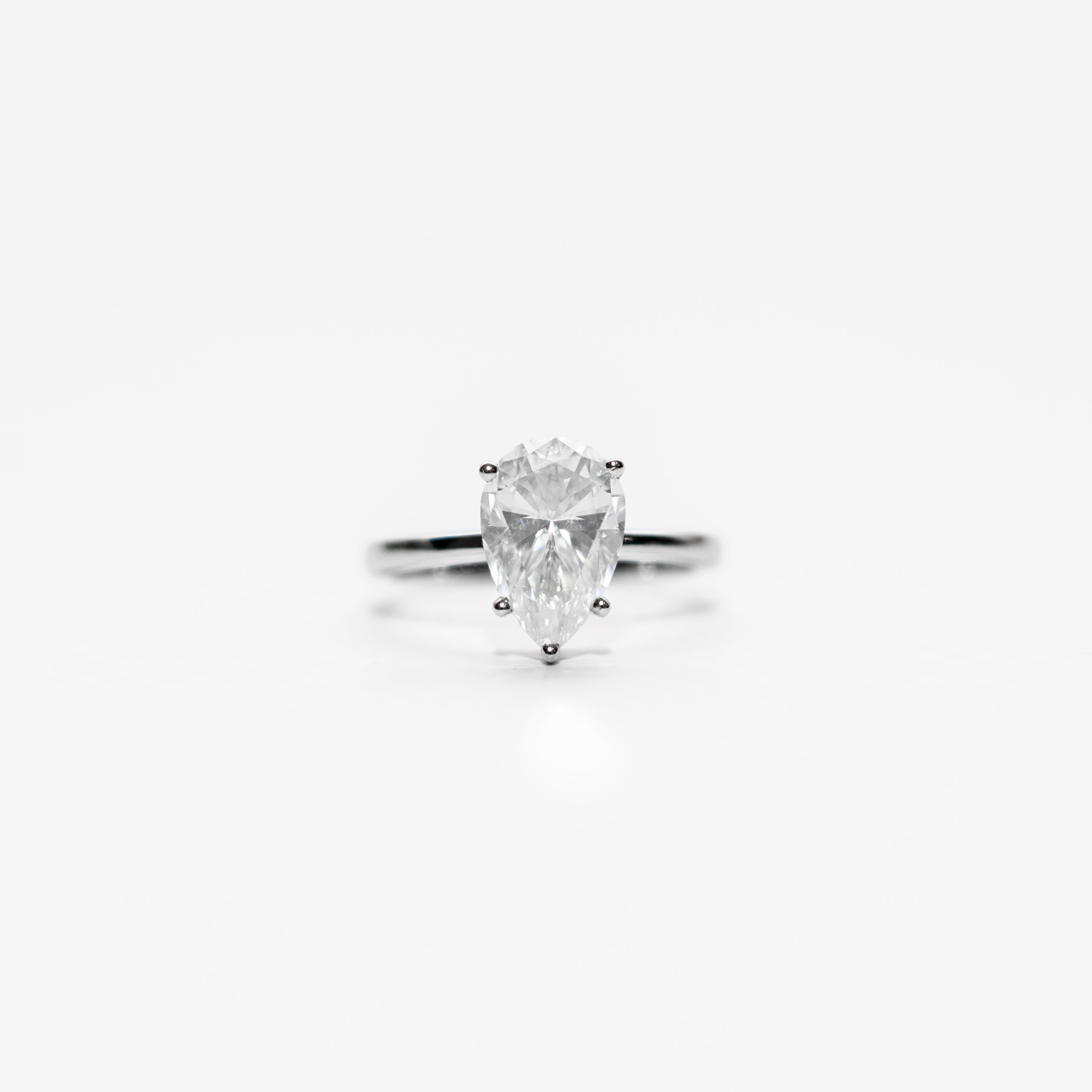 Astaréa Lunéa Oval Ring