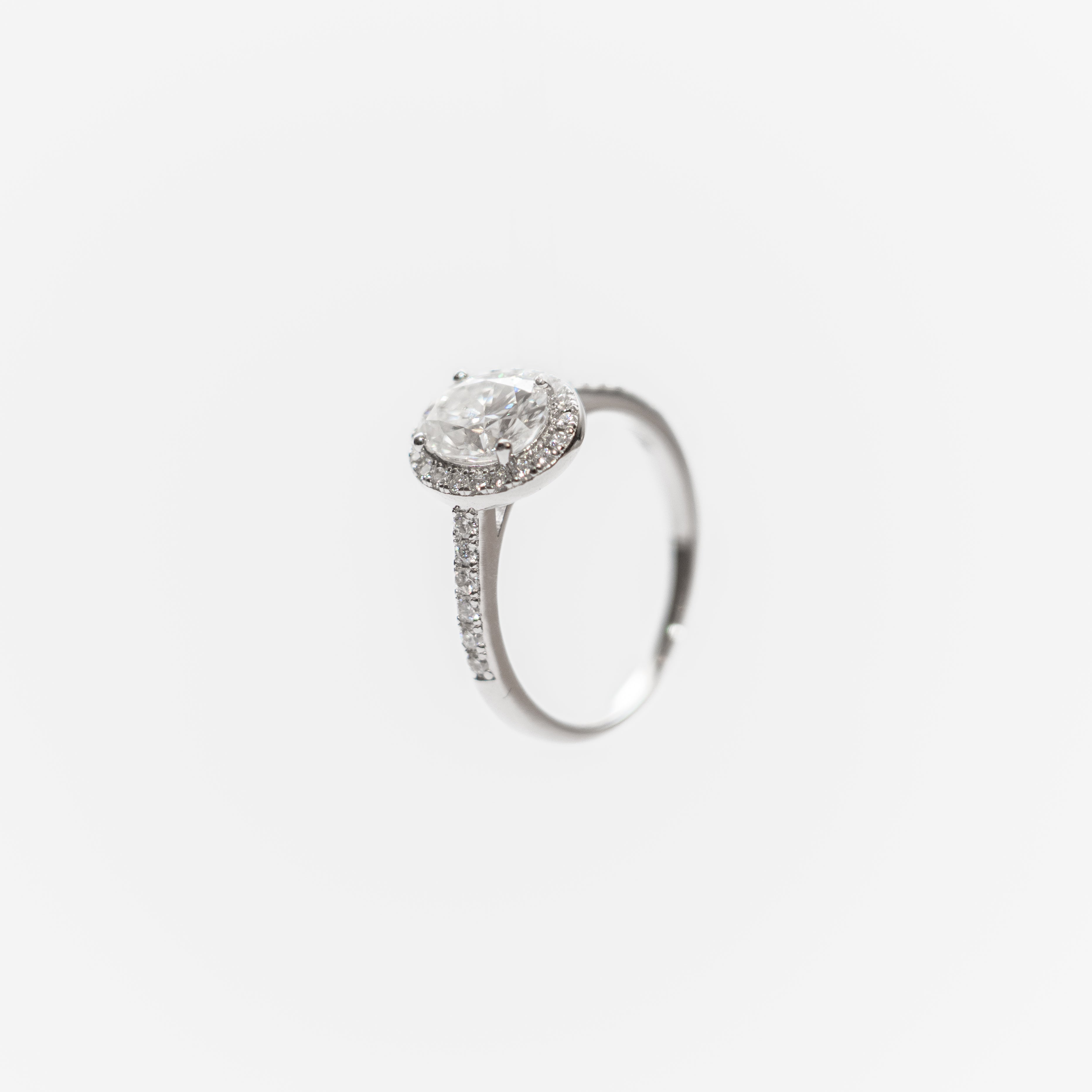 Astaréa Solaris Halo Oval Ring