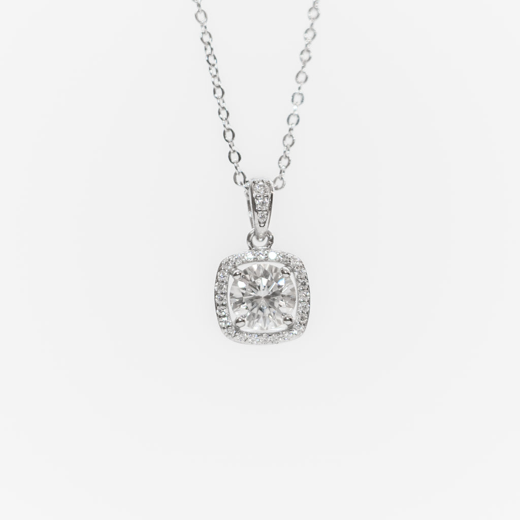 Astaréa Halo Solitaire Pendant
