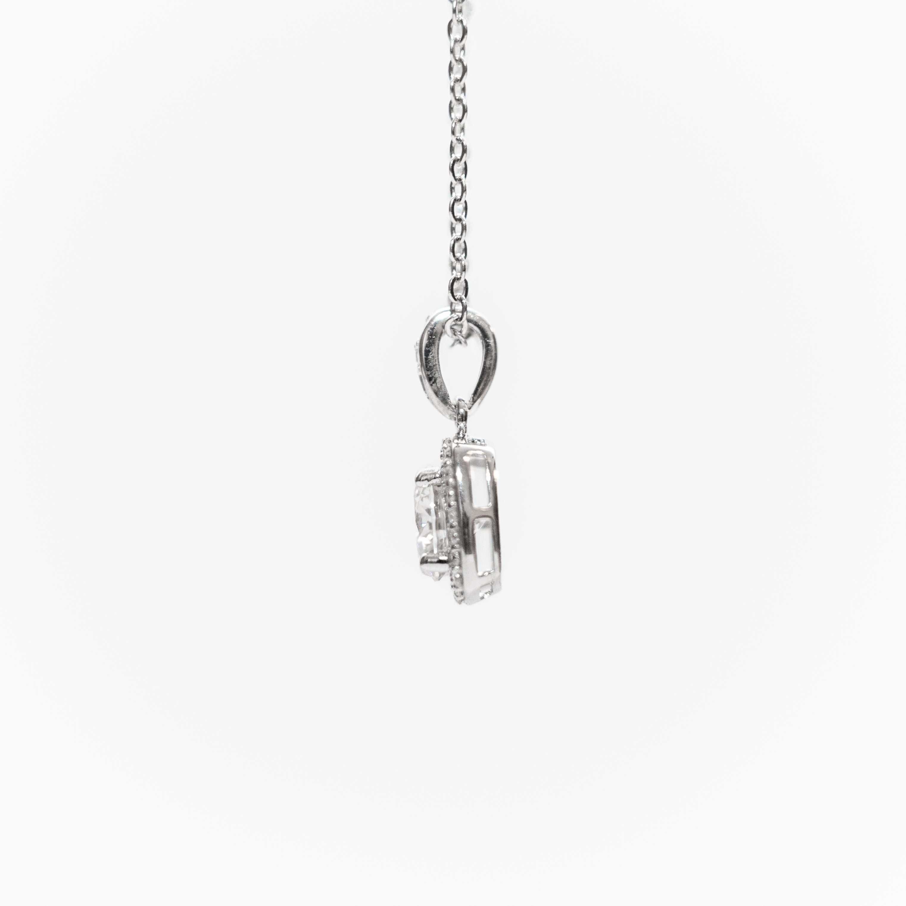 Astaréa Halo Solitaire Pendant