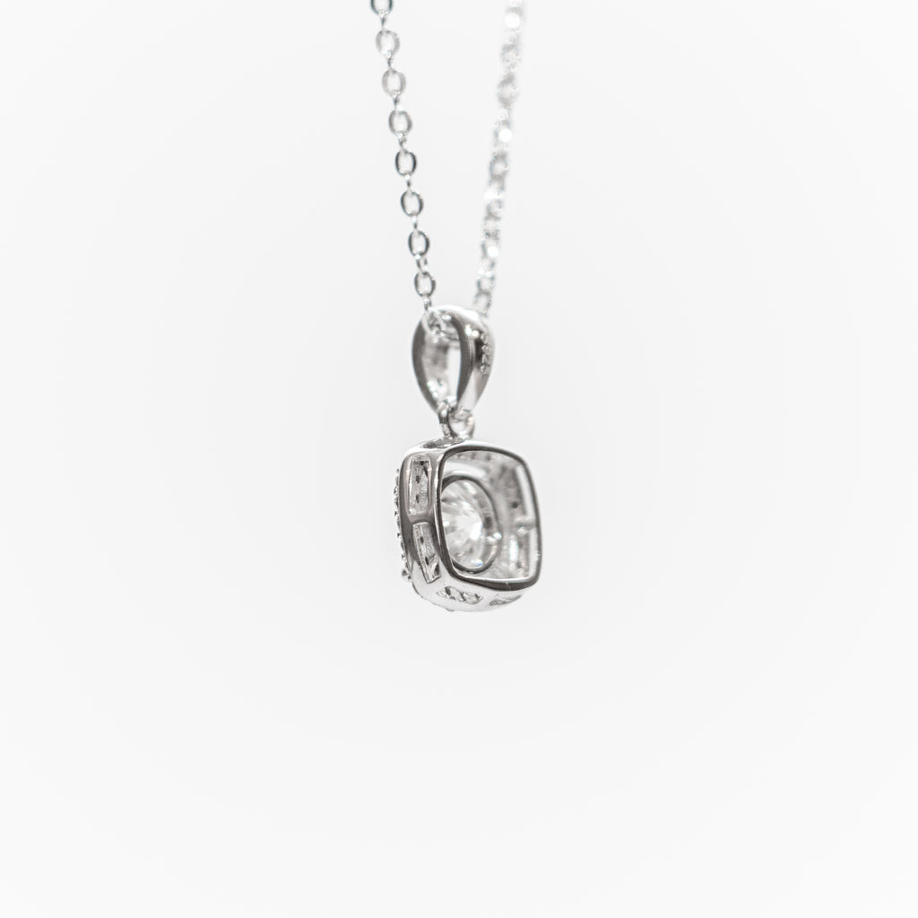 Astaréa Halo Solitaire Pendant
