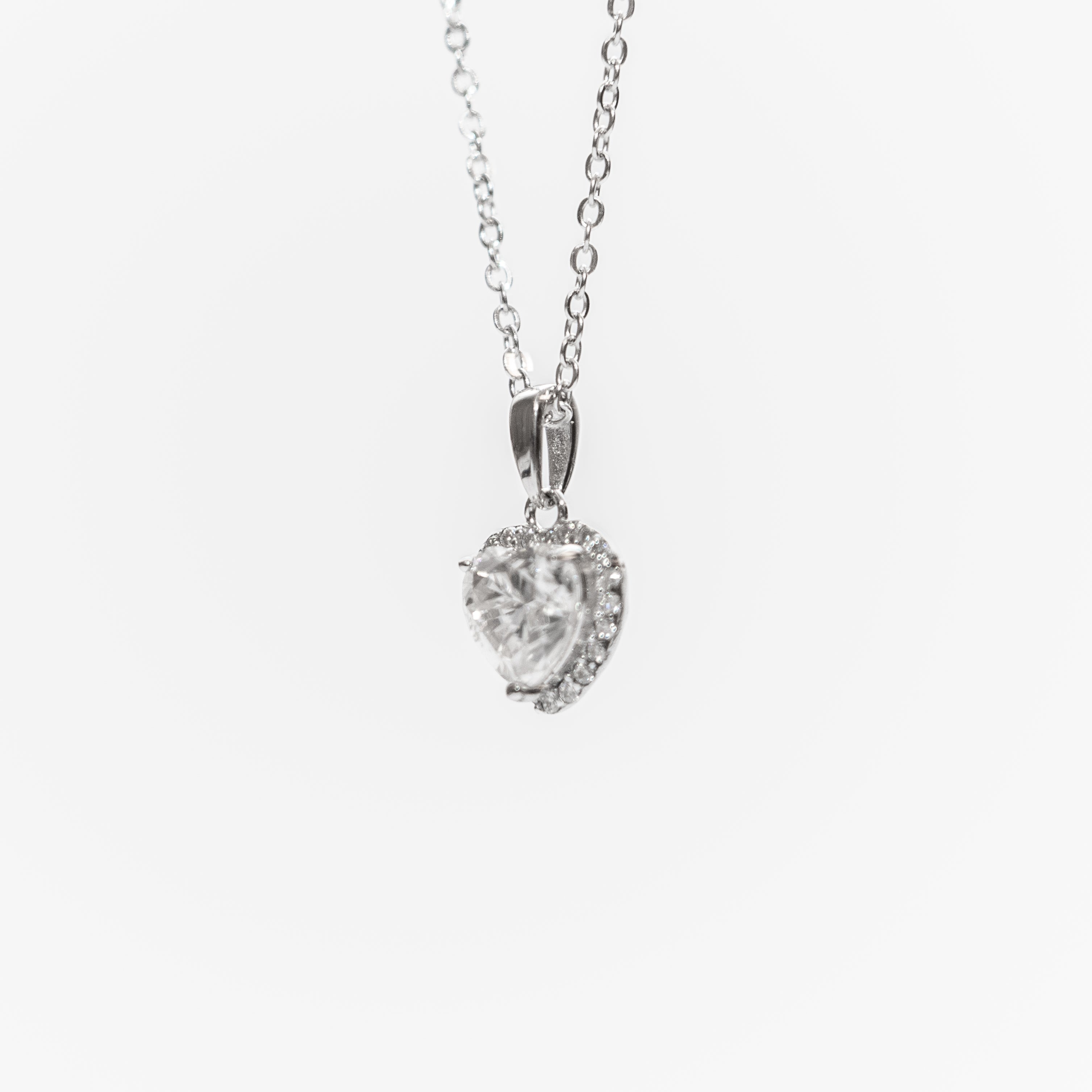 Astaréa Halo Heart Pendant