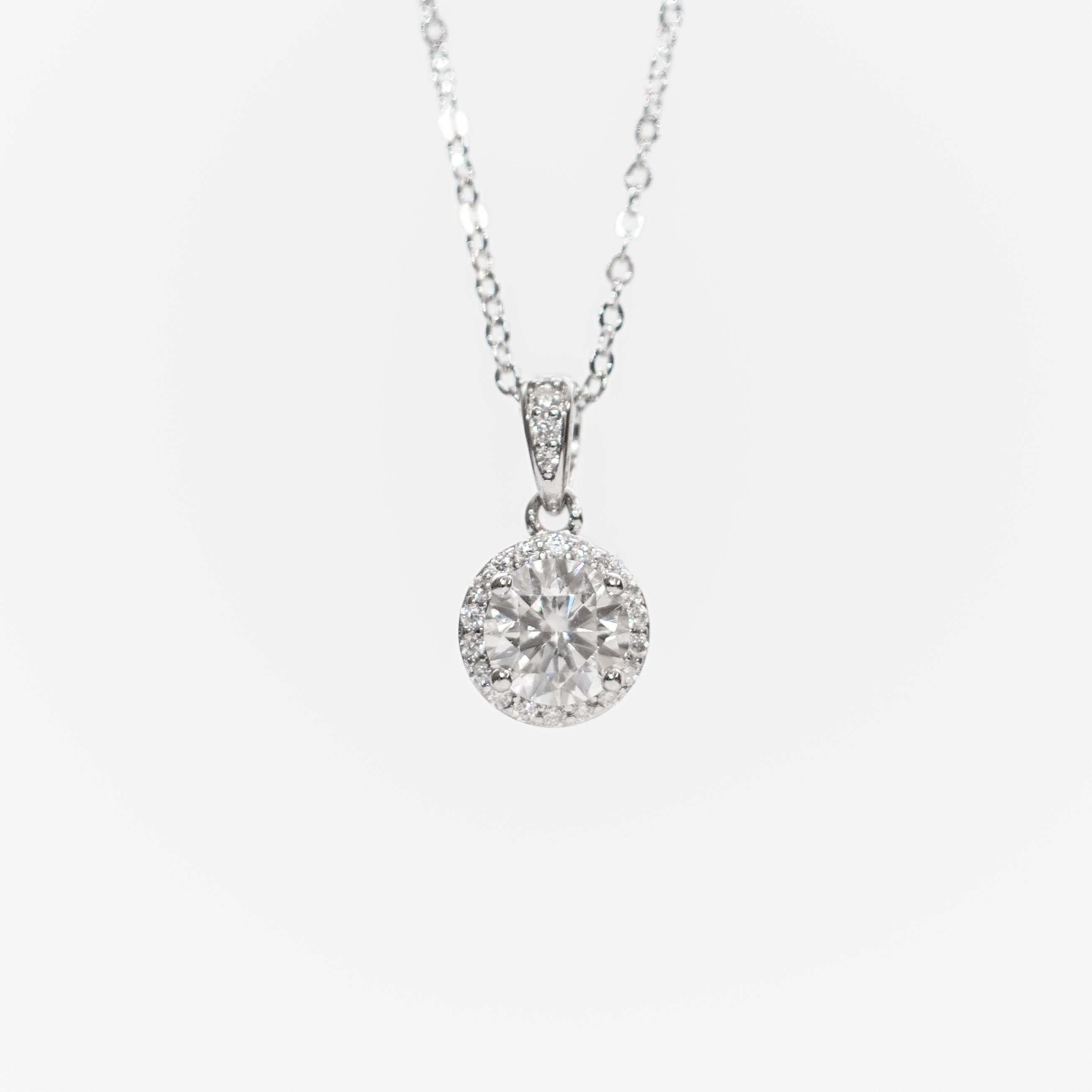 Astaréa Halo Circle Pendant