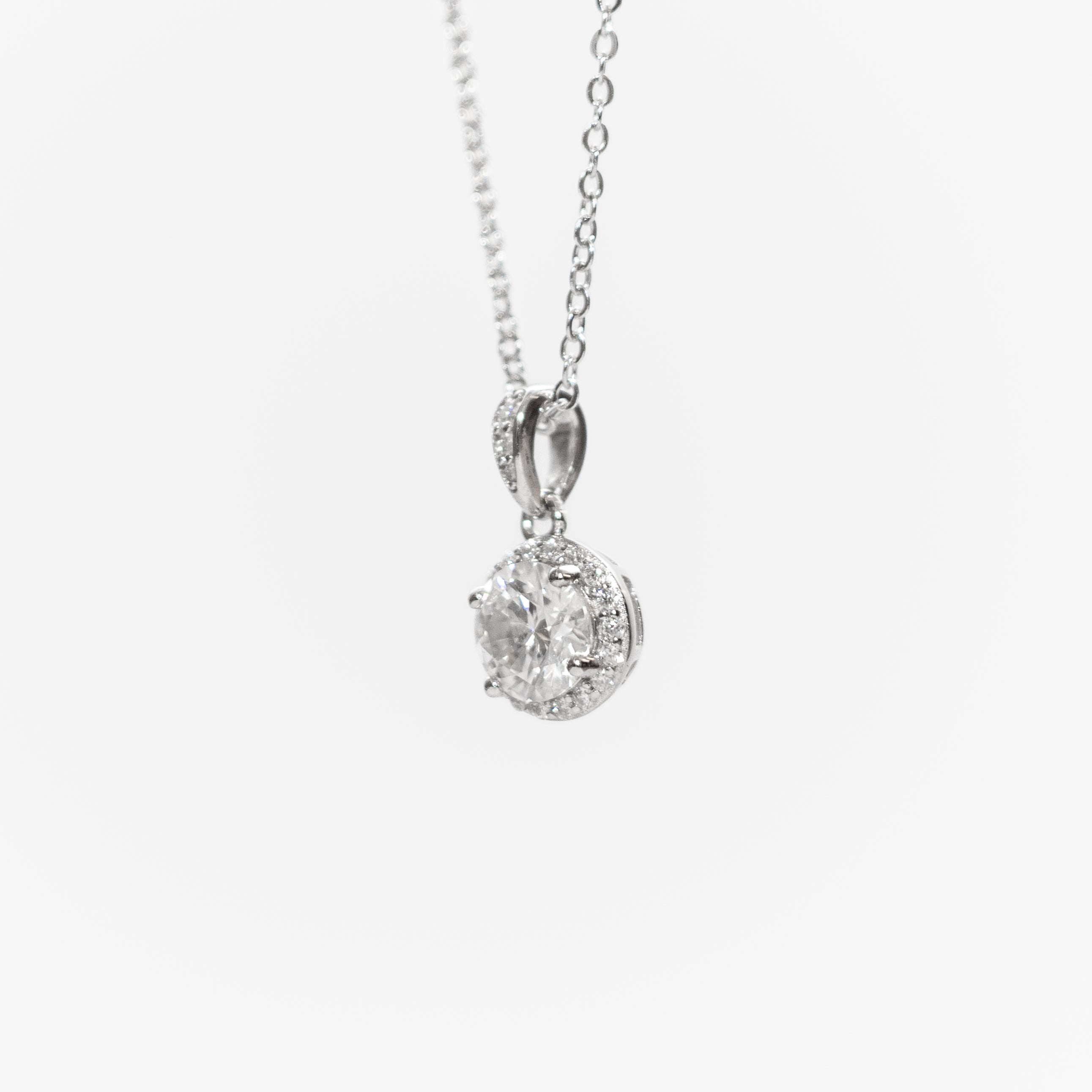 Astaréa Halo Circle Pendant