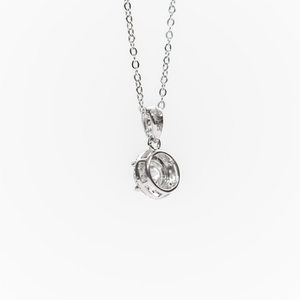 Astaréa Halo Circle Pendant