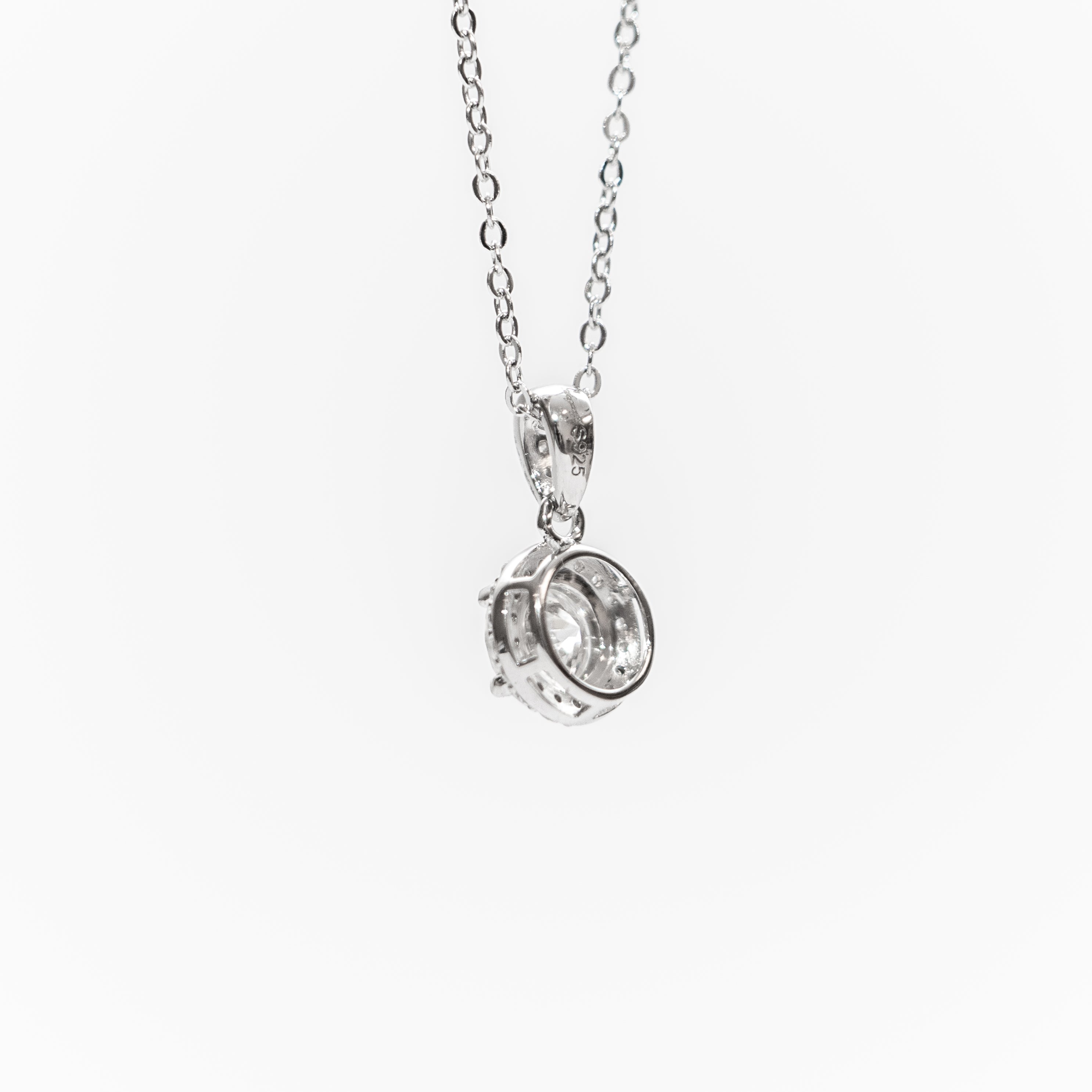 Astaréa Halo Circle Pendant