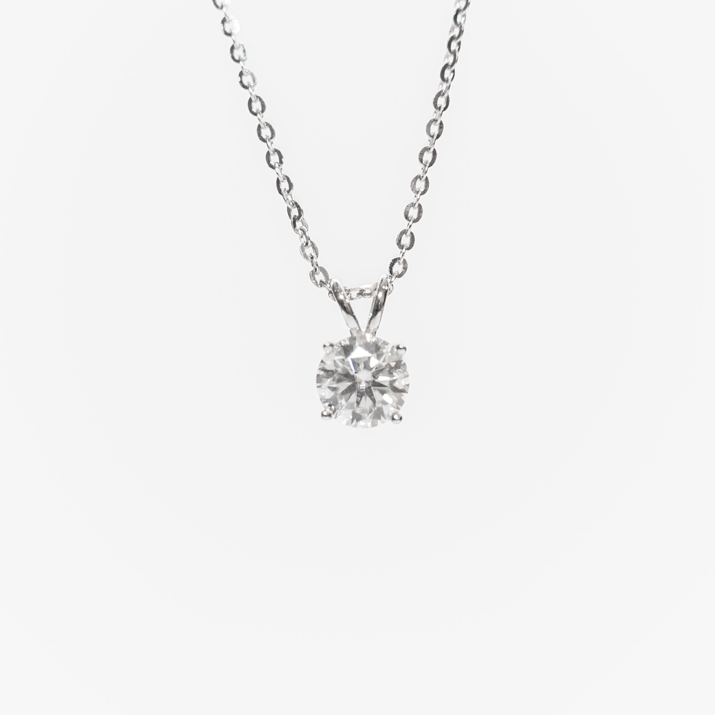 Astaréa Solitaire Round Pendant