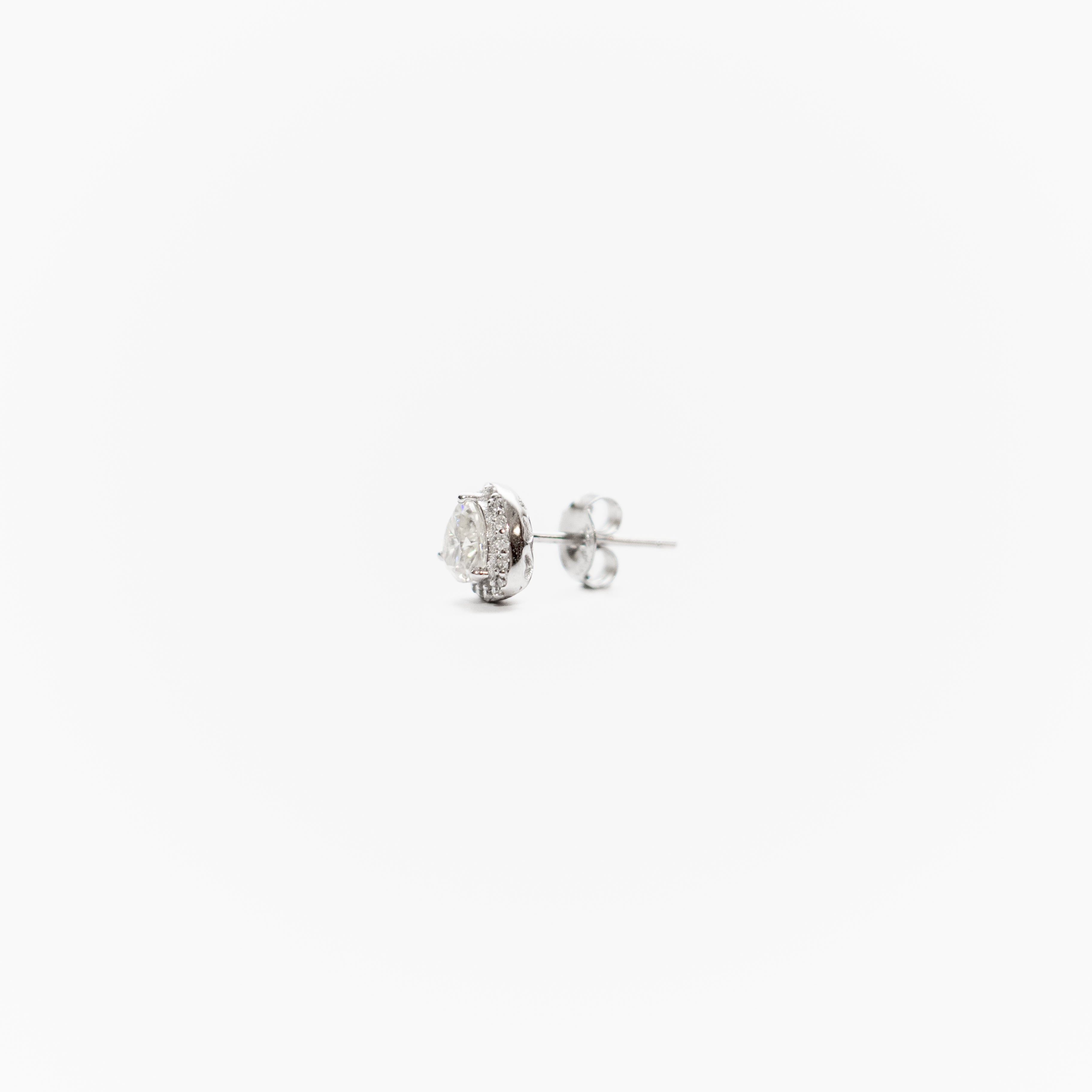 Astaréa Halo Heart Studs